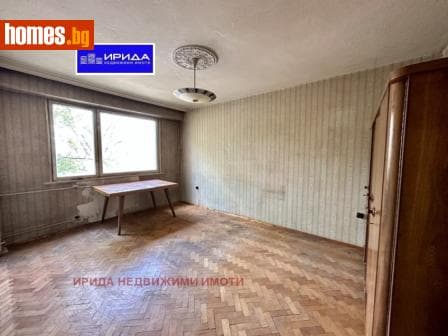 Тристаен, 57m²