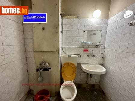 Тристаен, 57m²