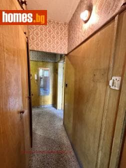 Тристаен, 57m²