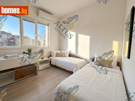 Тристаен, 70m²