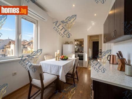 Тристаен, 70m²