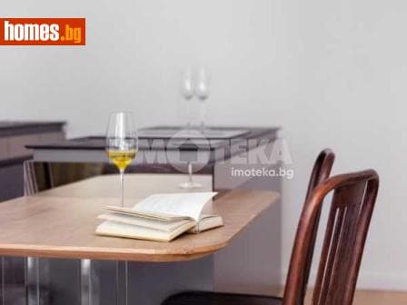 Тристаен, 88m²