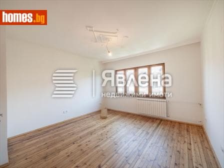 Тристаен, 96m²