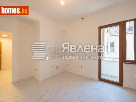 Тристаен, 96m²