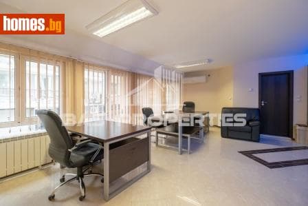 Тристаен, 92m²