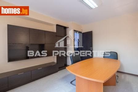 Тристаен, 92m²