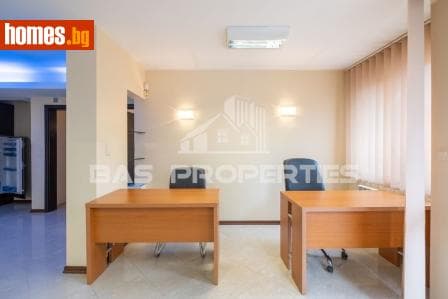 Тристаен, 92m²