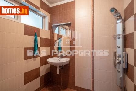 Тристаен, 92m²