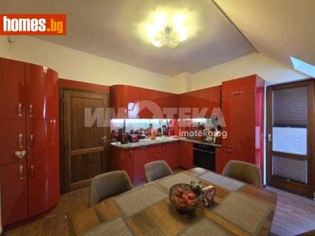 Тристаен, 162m²