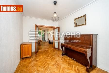 Тристаен, 107m²