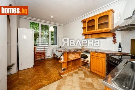 Тристаен, 107m²