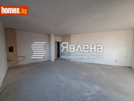 Тристаен, 101m²