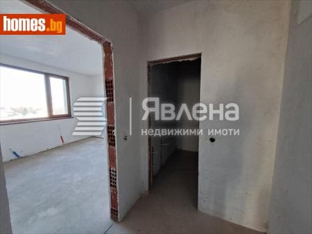 Тристаен, 101m²