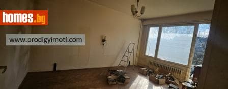 Тристаен, 76m²