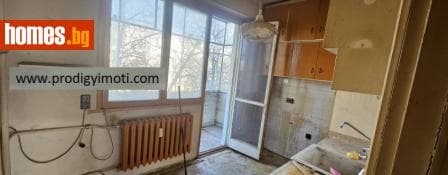 Тристаен, 76m²