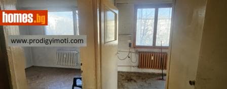 Тристаен, 76m²