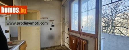 Тристаен, 76m²