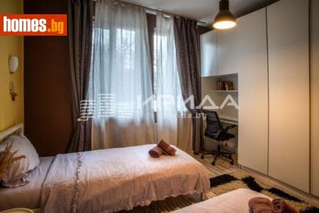 Тристаен, 86m²