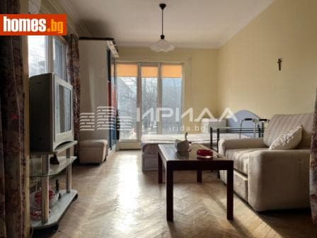 Тристаен, 89m²