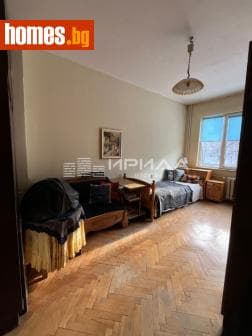 Тристаен, 89m²