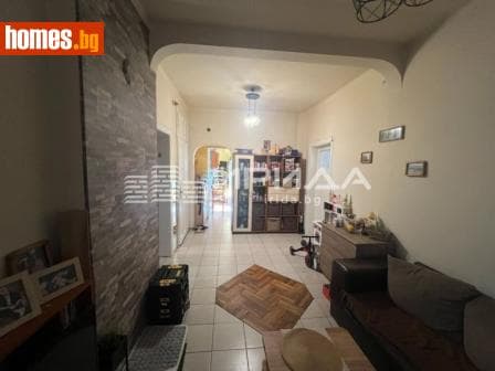 Тристаен, 80m²