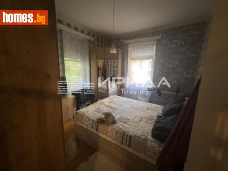 Тристаен, 80m²