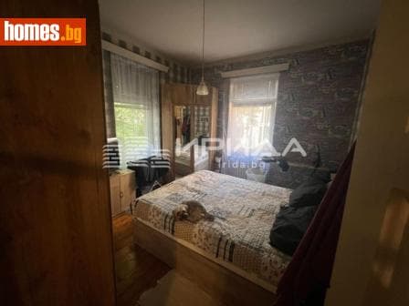Тристаен, 80m²