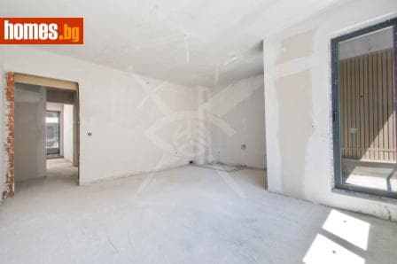 Тристаен, 75m²