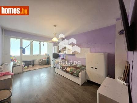 Тристаен, 83m²