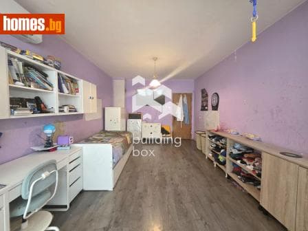 Тристаен, 83m²