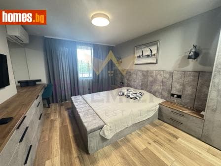 Тристаен, 112m²