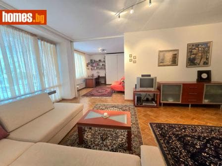 Тристаен, 79m²