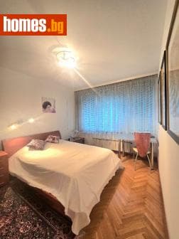 Тристаен, 79m²