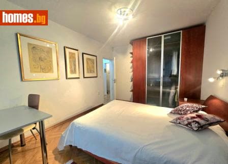 Тристаен, 79m²