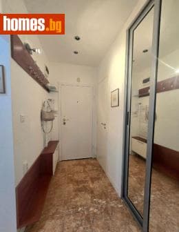 Тристаен, 79m²