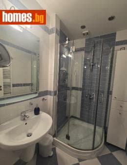 Тристаен, 79m²