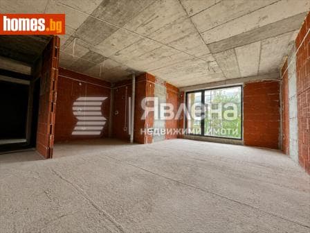 Тристаен, 105m²
