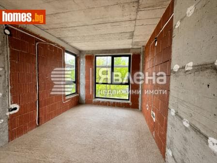 Тристаен, 105m²