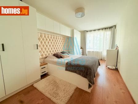 Тристаен, 103m²