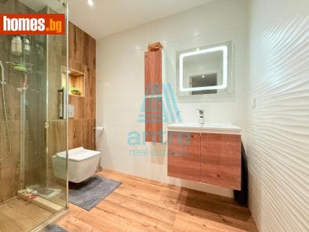 Тристаен, 103m²