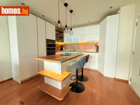 Тристаен, 103m²