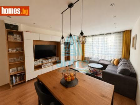Тристаен, 103m²
