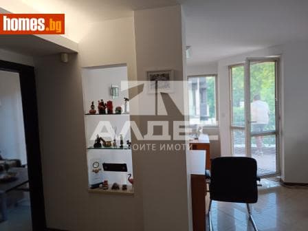 Тристаен, 92m²