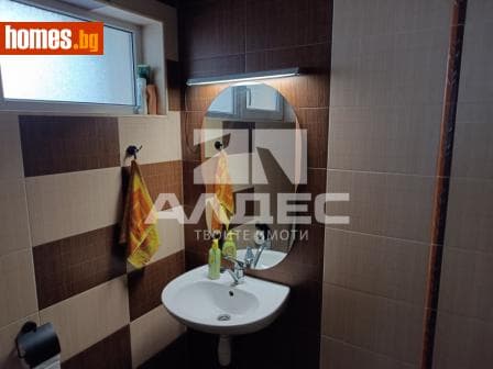 Тристаен, 92m²