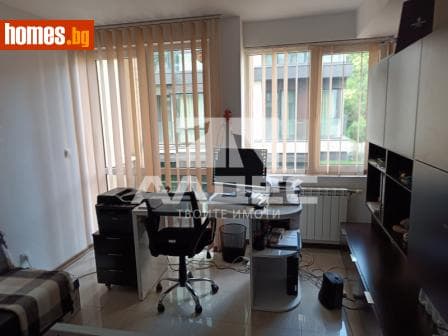 Тристаен, 92m²
