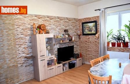 Тристаен, 90m²