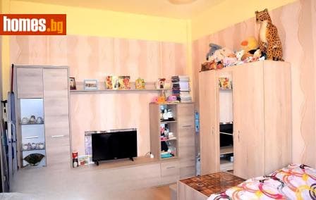 Тристаен, 90m²