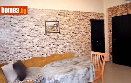 Тристаен, 90m²