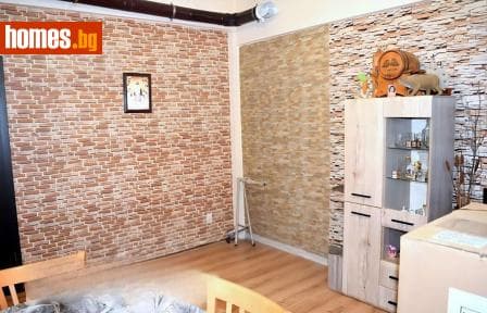 Тристаен, 90m²