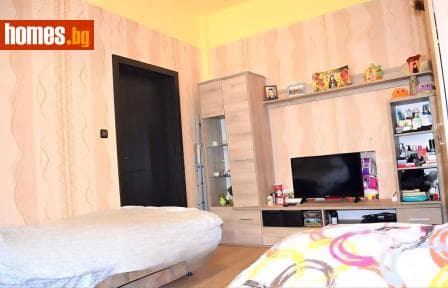 Тристаен, 90m²